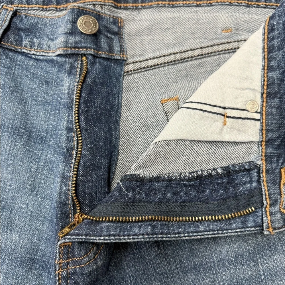 Men’s Signature Levi Strauss bootcut denim jeans NWT Size 34 x 32